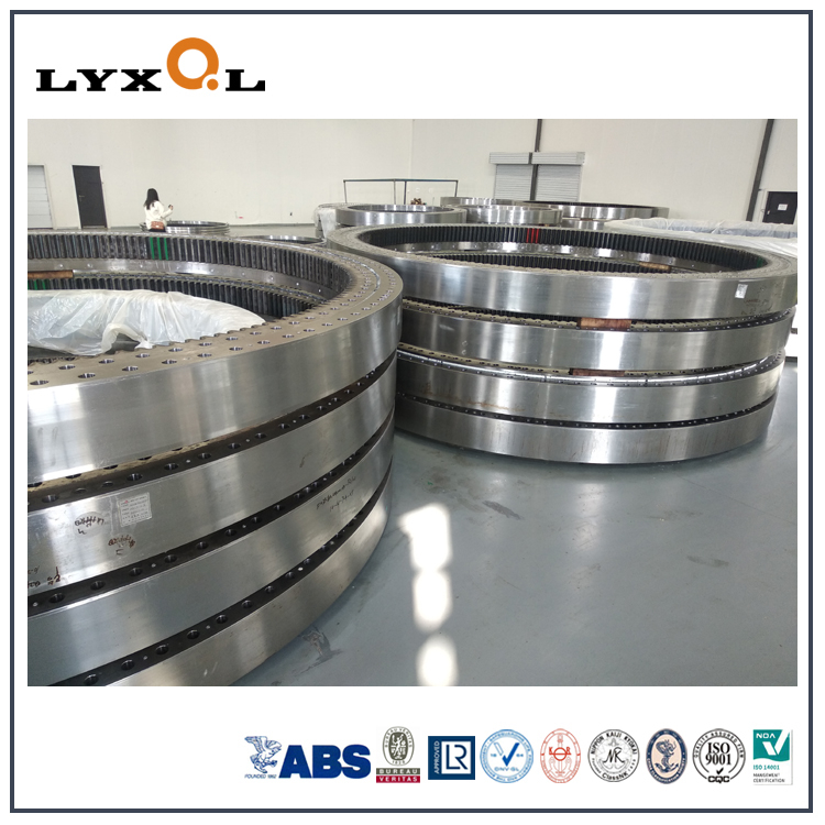Large Pitch Offshore Wind Turbine Bearings
